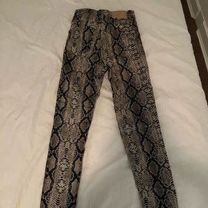 Zara pants. Size 2. Skinny. Fit tight and fitting